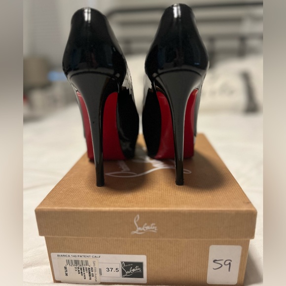 CHRISTIAN LOUBOUTIN
Bianca Patent Leather Pumps
Size: 7.5 | IT 37.5 - Picture 4 of 9